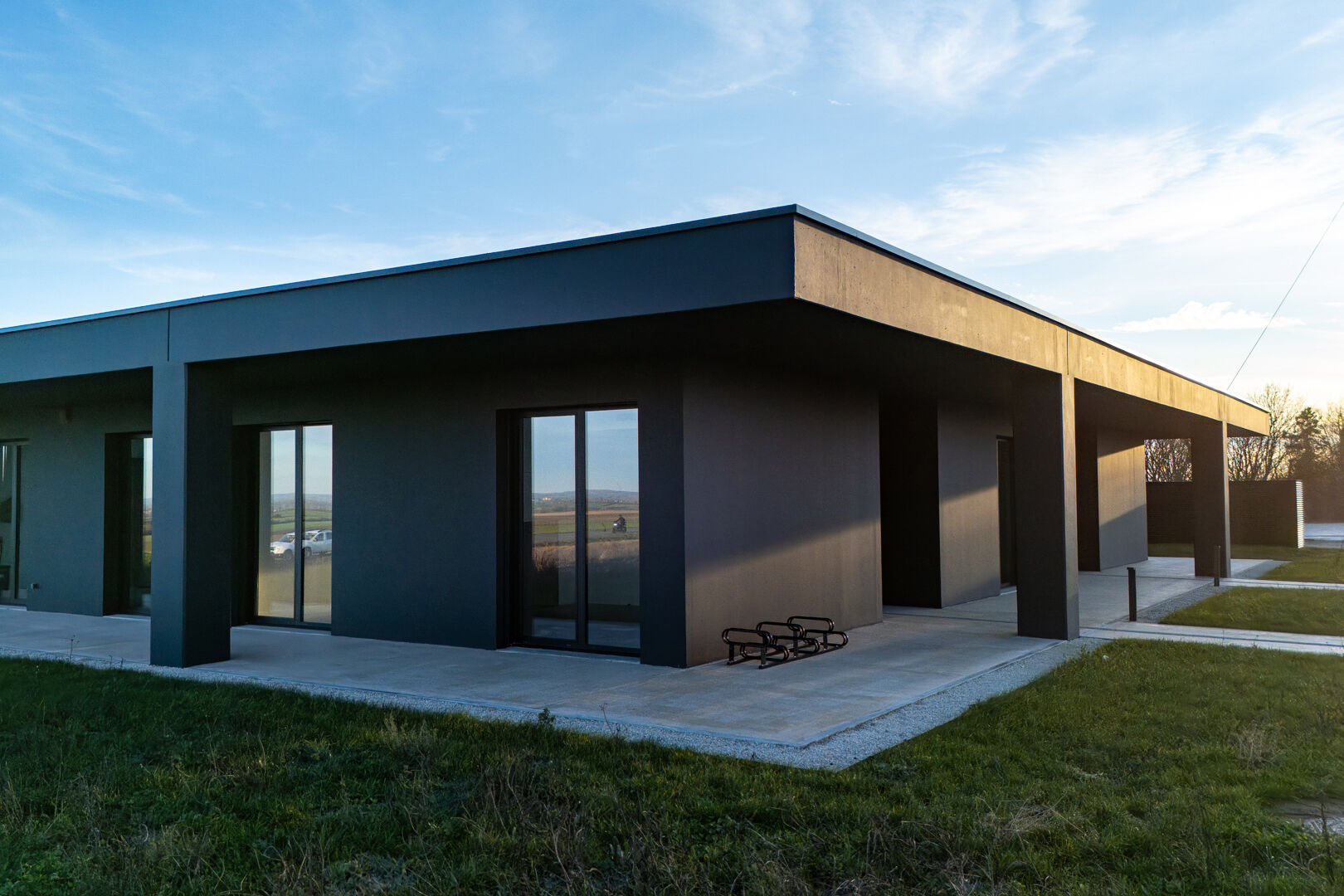 Maison contemporaine equipee de menuiseries aluminium Frechin