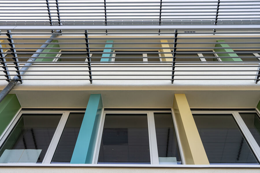 Brise-soleil orientable en aluminium vu par en dessous