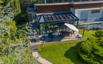 Pergola bioclimatique ou store banne : quel choix  ?