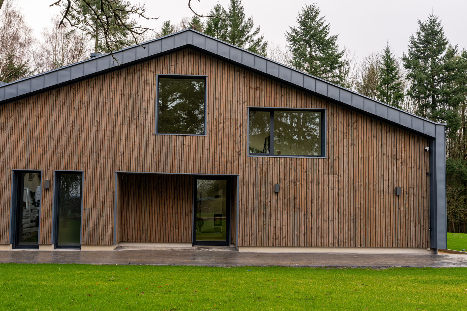 Fenêtres aluminium Technal sur une maison contemporaine à ossature bois