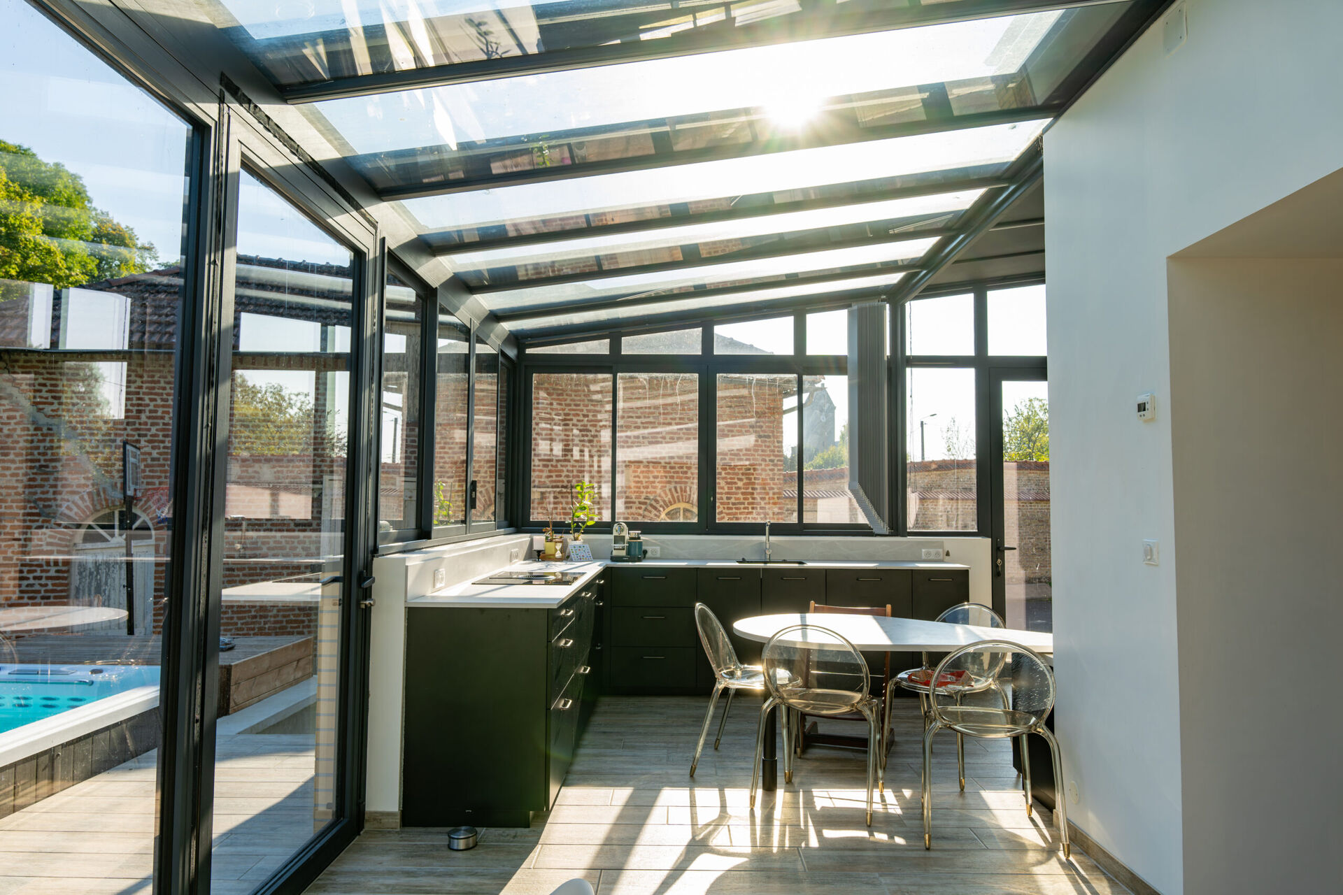 Interieur d'une veranda aluminium realisee par Frechin