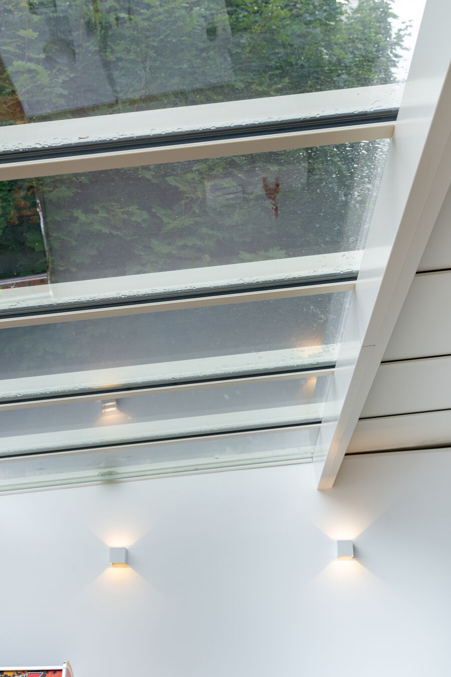 Chevrons aluminium et éclairage encastré de la verrière