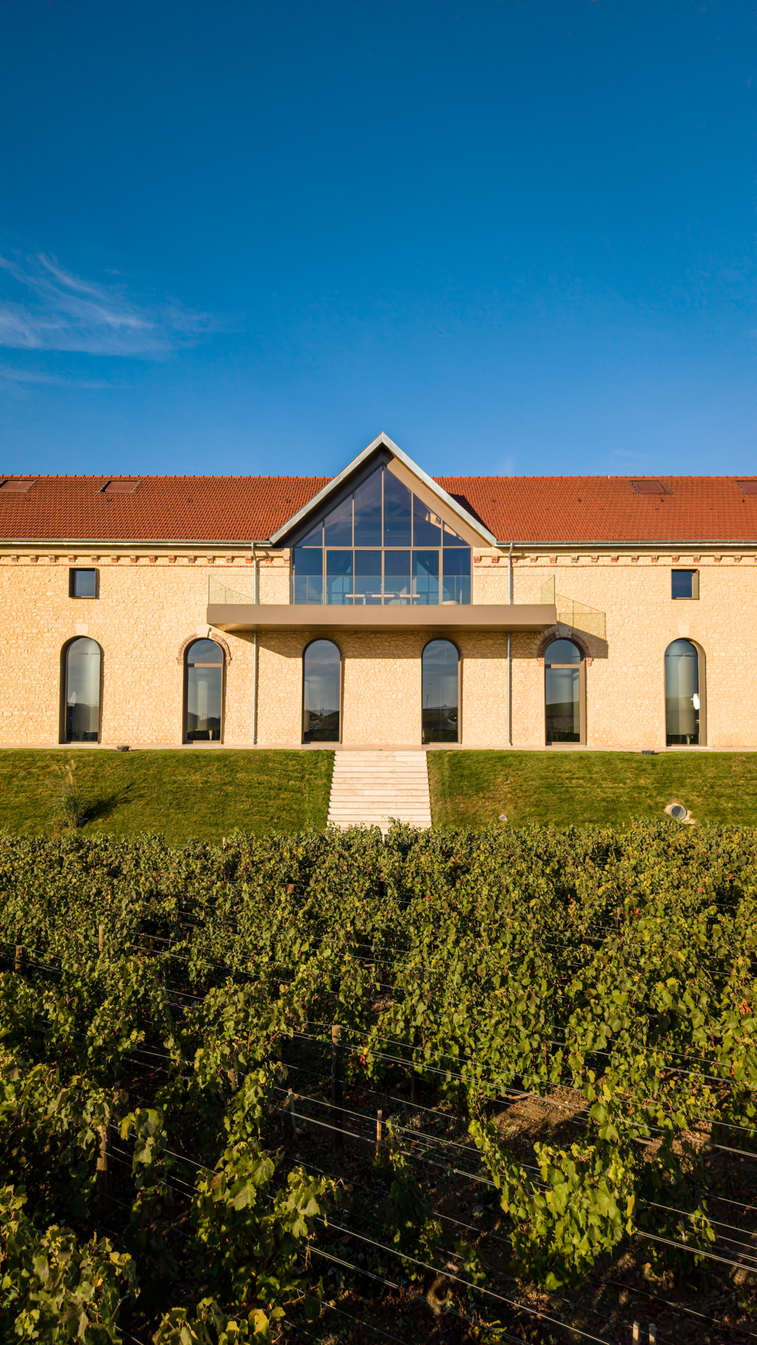 Champagne Barons de Rothschild à Oger, site vinicole, menuiseries aluminium Technal