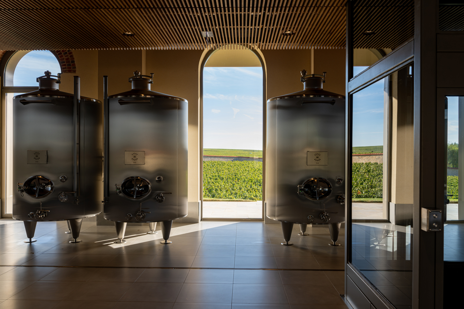 Champagne Barons de Rothschild à Oger, site vinicole, menuiseries aluminium Technal (vue 9)