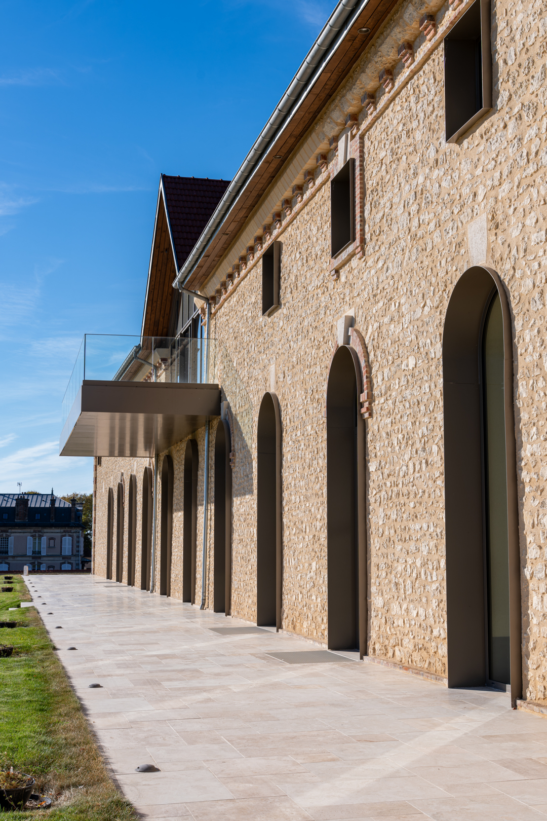 Champagne Barons de Rothschild à Oger, site vinicole, menuiseries aluminium Technal (vue 3)