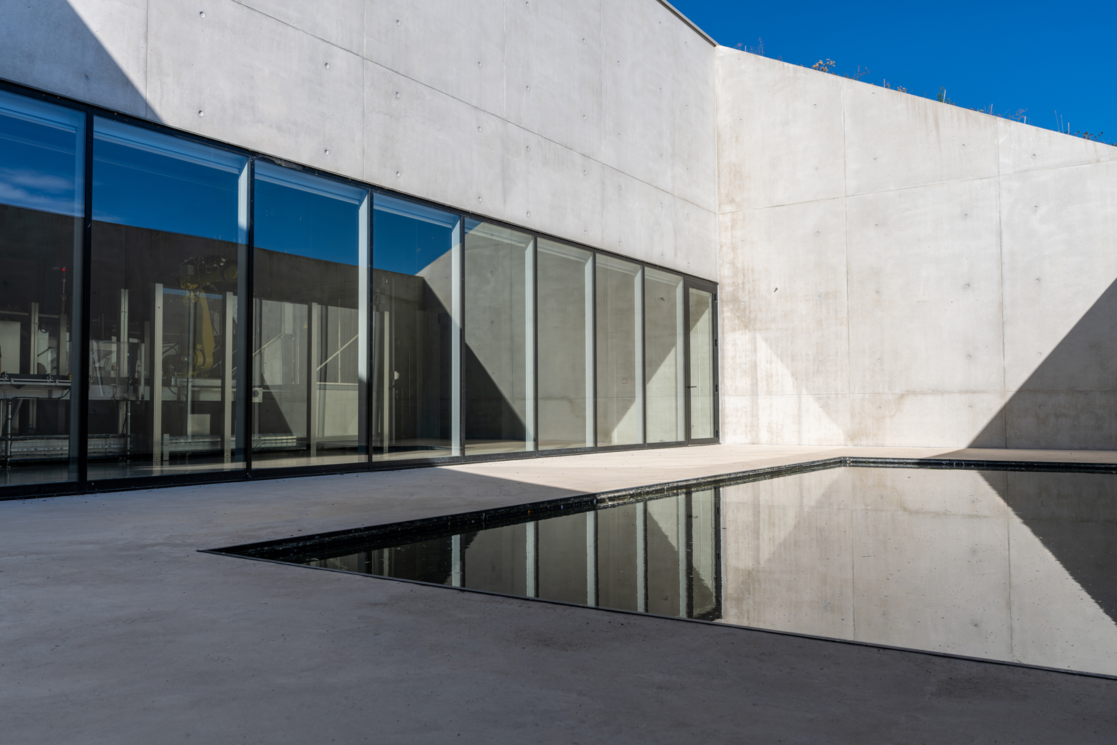 Site de production Champagne Barons de Rothschild à Vertus – menuiseries aluminium Technal posées par Frechin