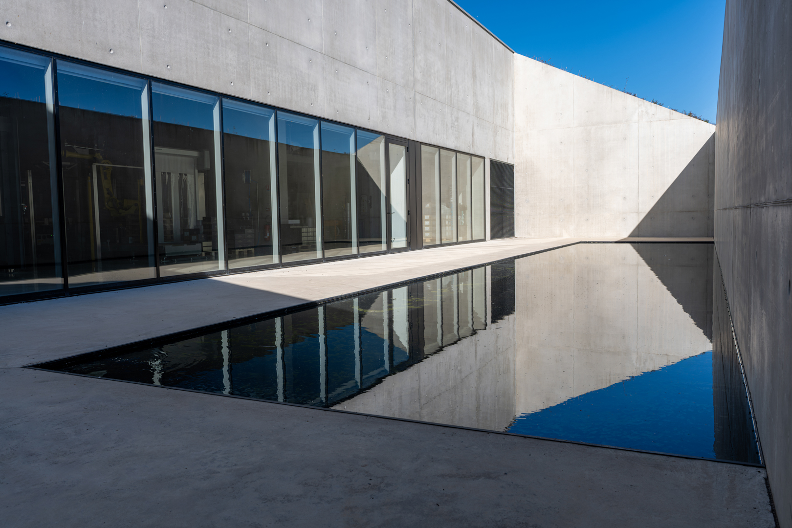 Champagne Barons de Rothschild à Vertus, site de production, menuiseries aluminium Technal (vue 5)